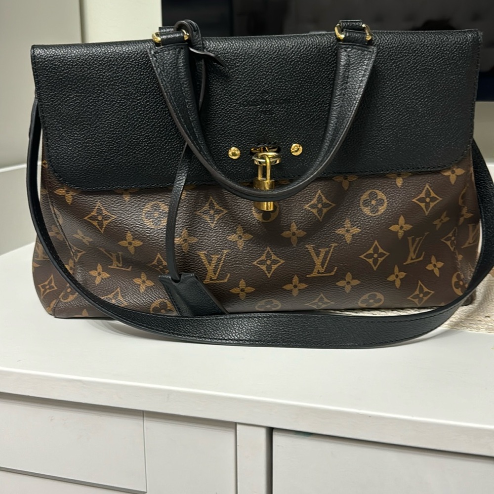 Louis Vuitton Venus Noir Black